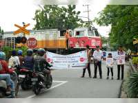 KAI Daop 8 Surabaya Gandeng Komunitas Java Train Gelar Aksi Keselamatan di Perlintasan Bojonegoro
