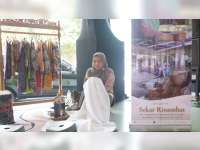 Tri Astutik dan Rumah Batik Sekar Rinambat Ciptakan Berbagai Motif Lokal