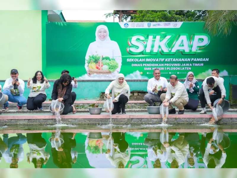 Gubernur Khofifah Dorong Sekolah Jadi Laboratorium Ketahanan Pangan: Program SIKAP Raih Dua Rekor MURI