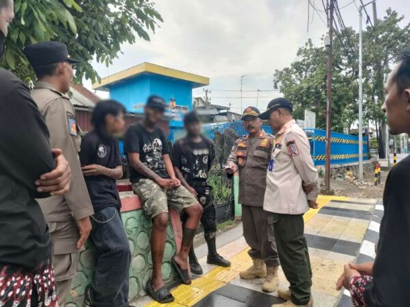Satpol PP dan Dinsos Bojonegoro Gelar Operasi Gabungan di Traffic Light, Tiga Pengamen Dapat Pembinaan Humanis