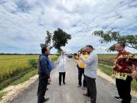 Pastikan Proyek BKKD Tepat Mutu, Wakil Bupati Bojonegoro Sidak Pembangunan Jalan di Desa Ngampal