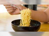 Mie Instan Saat Buka Puasa, Praktis tapi Perlu Waspada