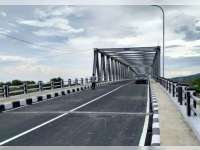 Ikon Lampu Mliwis Putih Percantik Jembatan TBT, Tim PJU Bojonegoro Siaga Penuh Selama Cuti Lebaran