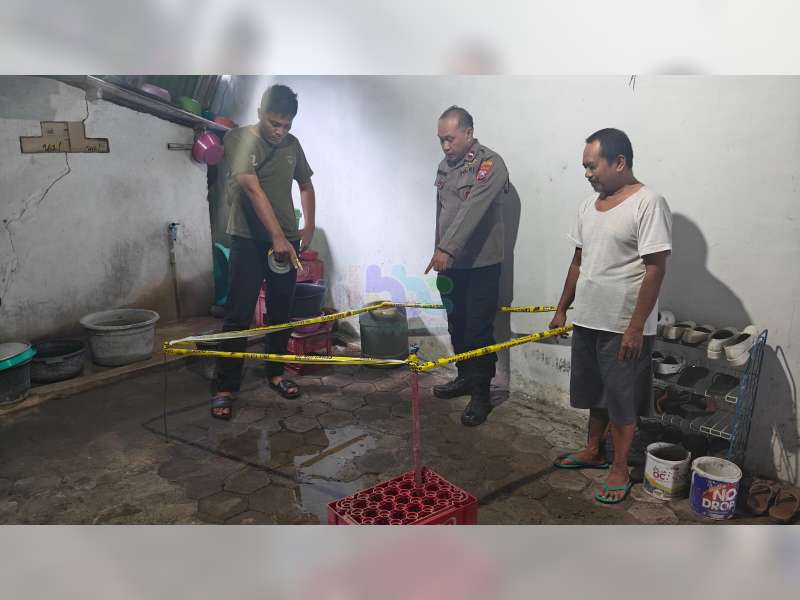 Rembesan Air Berbau Gas Muncul di Dalam Rumah Warga Ngasem, Bojonegoro