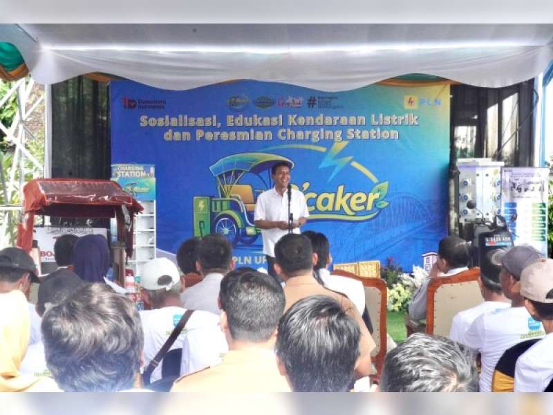 Dorong Transisi Energi Ramah Lingkungan, Bupati Bojonegoro Resmikan Fasilitas Pengisian Daya Becak Listrik