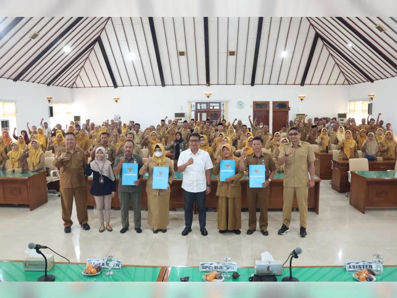 Ratusan Aparatur Sipil Negara Terima SK Pensiun, Bupati Bojonegoro Tekankan Pengabdian Masyarakat