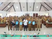 Ratusan Aparatur Sipil Negara Terima SK Pensiun, Bupati Bojonegoro Tekankan Pengabdian Masyarakat