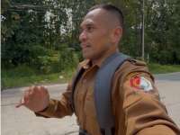 Dukung Kebijakan Bike to Work Pemkab Bojonegoro, Guru SMPN 1 Kasiman Pilih Lari ke Sekolah