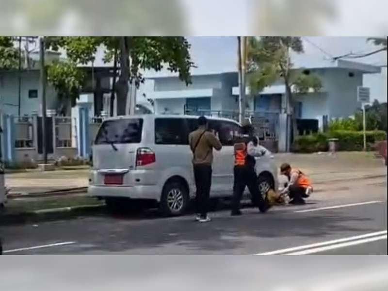 Dinas Perhubungan Bojonegoro Gembok Mobil Siaga Desa yang Parkir Sembarangan