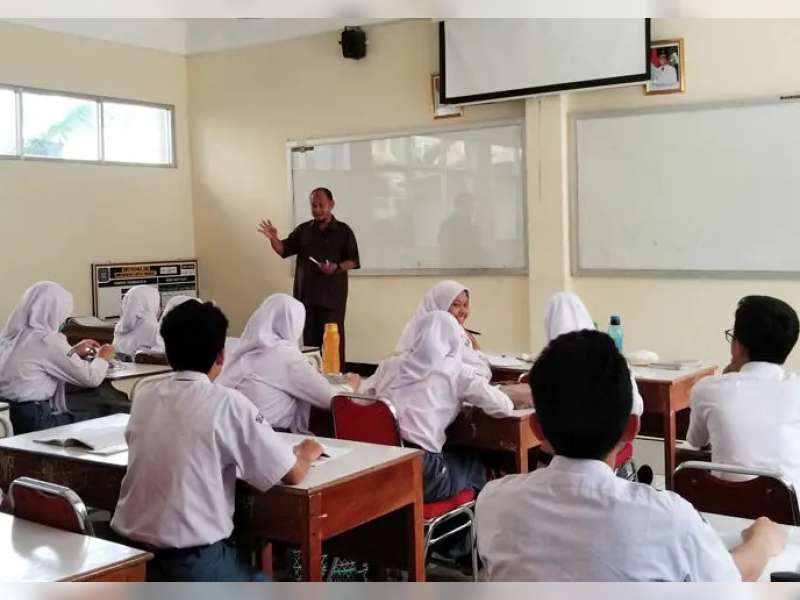 Pemprov Jatim Mulai Terapkan Pembatasan Penggunaan Gadget di Sekolah