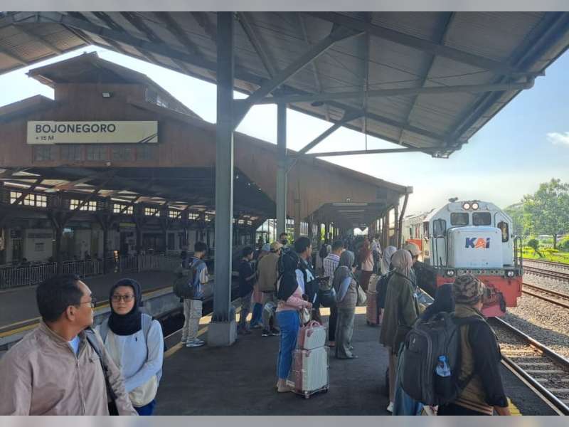 Stasiun Bojonegoro Layani Ribuan Penumpang Selama Libur Iduladha 2026