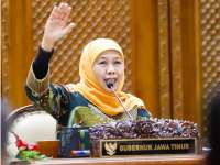 Berhasil Tekan Angka Pengangguran, Pemprov Jatim Raih Penghargaan Terbaik I dari Kemendagri