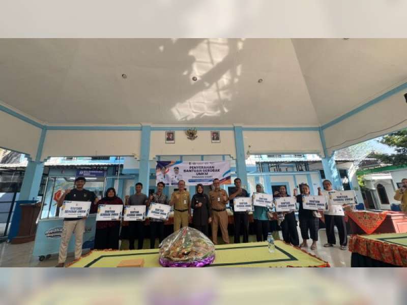 Pemkab Bojonegoro Serahkan Bantuan Gerobak Baru Bagi Para Pedagang Serabi