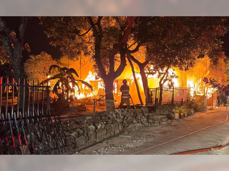 Kebakaran Hanguskan Dua Rumah Warga di Campurejo Bojonegoro, Kerugian Ratusan Juta