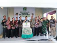 Panen Melon Bersama, Bupati Bojonegoro Ajak Generasi Muda Bangun Pertanian Modern