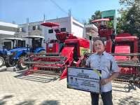 Petani Bojonegoro  Terima Bantuan Alsintan hingga Asuransi Tani