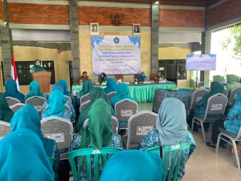 Kunker ke Semenkidul, TP PKK Bojonegoro Dorong Kemandirian Keluarga Lewat GAYATRI dan Kelola Sampah
