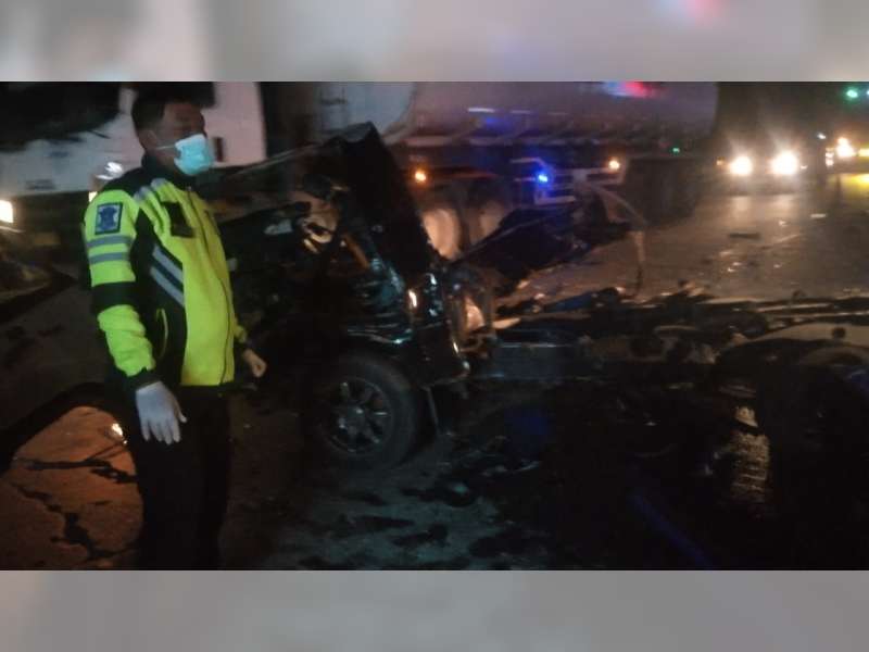 Tabrakan Truk dengan Pikap di Dander, Bojonegoro, Pengemudi Pikap Meninggal