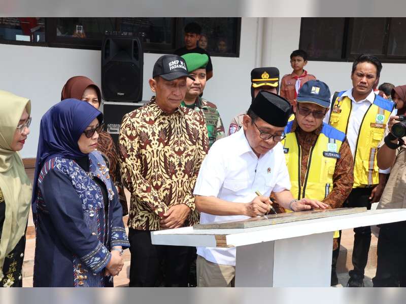Menko PMK Pratikno Resmikan Gedung Baru SMPN 1 Padangan Bojonegoro