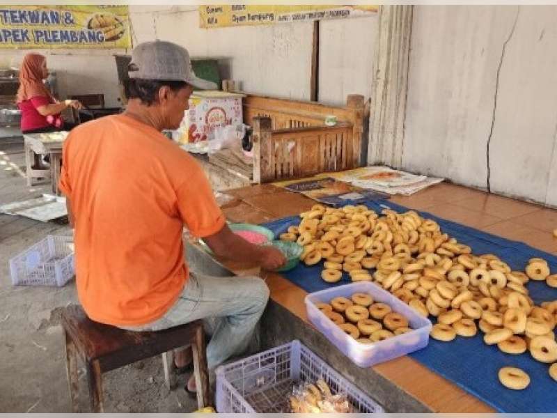 Kue Harga Seribuan di Padangan Ini Beromzet Puluhan Juta, Tembus Pasar Luar Daerah