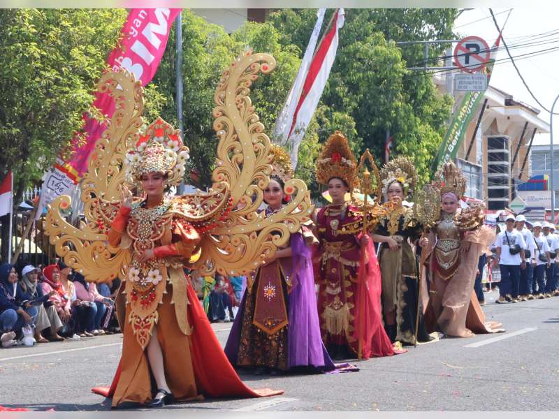 Usung Tema Pesona Budaya Nusantara, 46 Kontingen dan 6 Tim Eksibisi Meriahkan Pawai Pembangunan Blora 2026