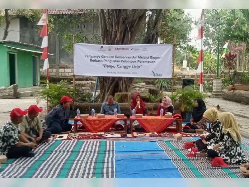 Tingkatkan Resapan Air, DLH Bojonegoro dan EMCL Gelar Kampanye Biopori di Padangan