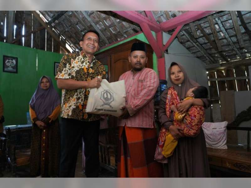 Peringati Hari Koperasi ke-79, Bupati Setyo Wahono Salurkan 1.000 Paket Sembako di Tambakrejo
