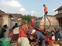 BPBD Bojonegoro Salurkan 3,1 Juta Liter Air Bersih ke 74 Desa Terdampak Kekeringan