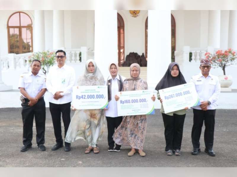 Pemkab Bojonegoro Tanggung Iuran BPJS Ketenagakerjaan Pekerja Rentan, Ahli Waris Satlinmas Pacul Terima Santunan Kematian